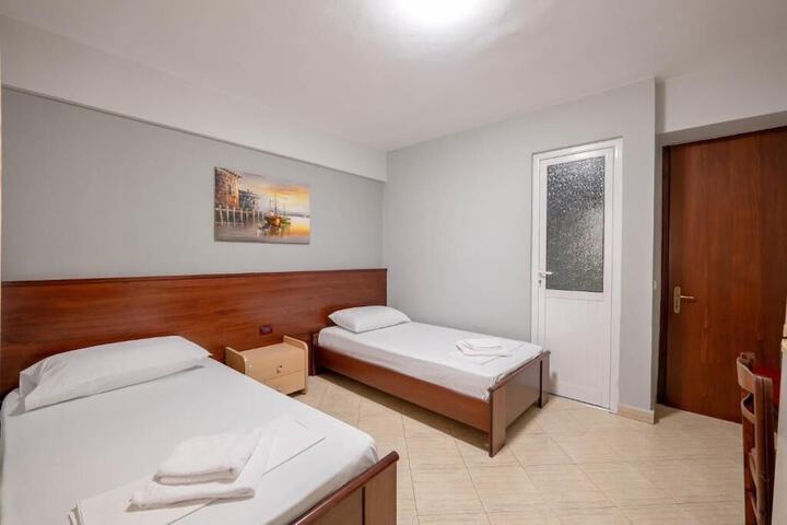 Room 2 of 59