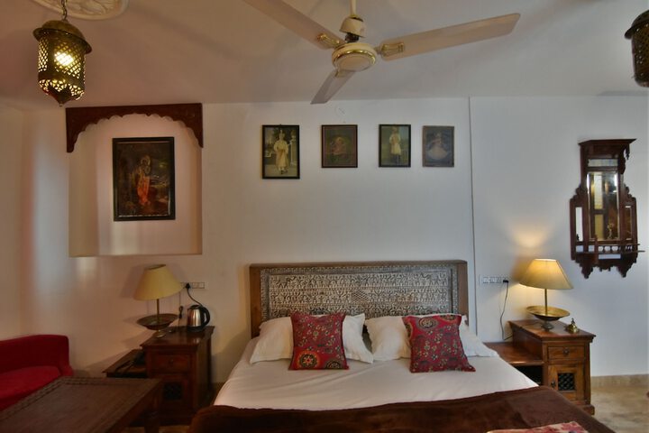 Room 28 of 74