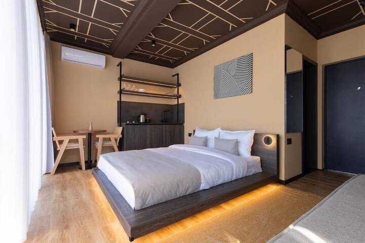 Room 8 of 79