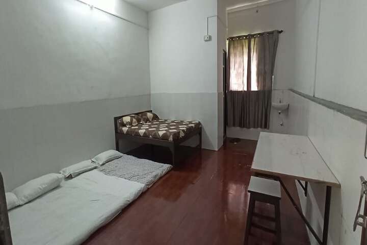 Room 6 of 18