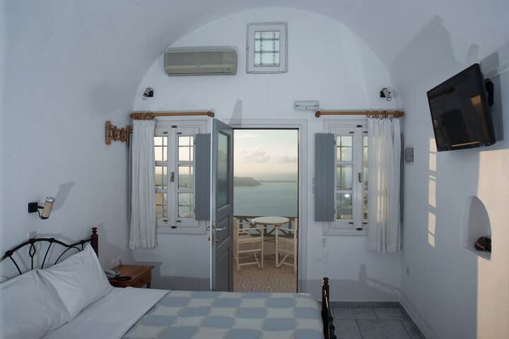 Room 8 of 93