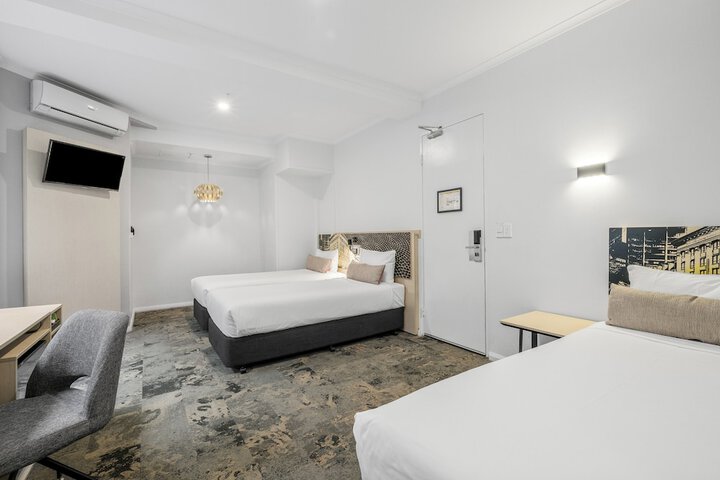 Room 27 of 65