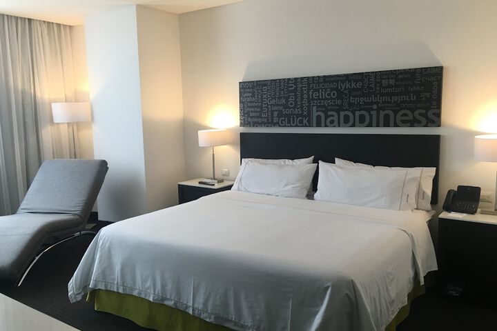 Room 5 of 93
