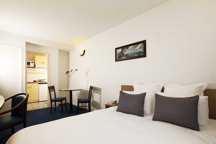 Room 8 of 18