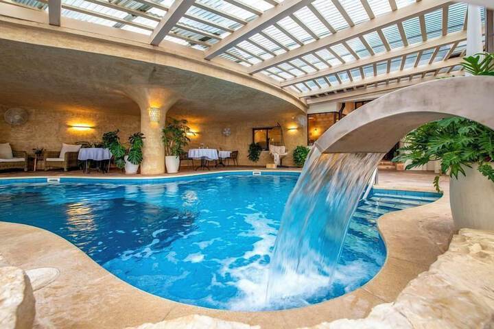 Hotel Pool