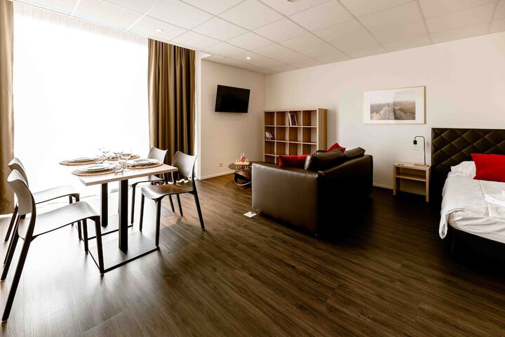 Room 16 of 66