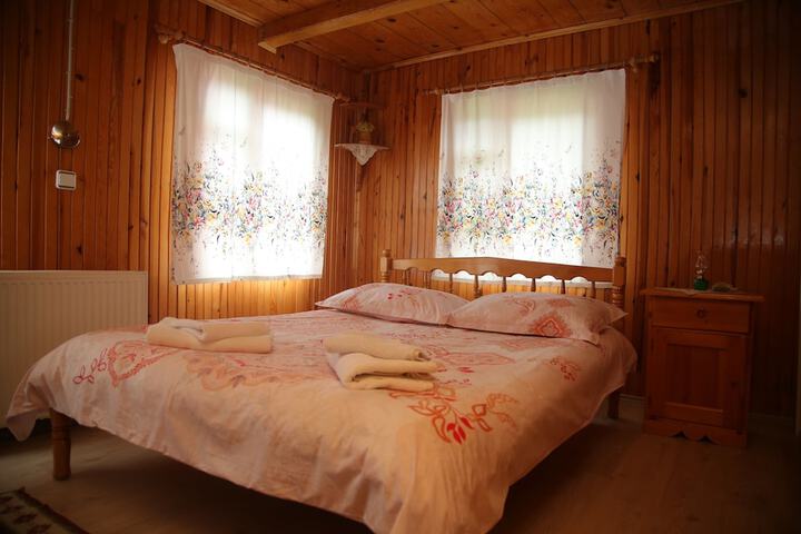Room 16 of 77