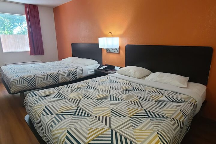 2 Queen Beds Micfridge (4 of 9)