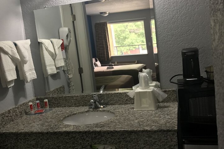 Bathroom sink
