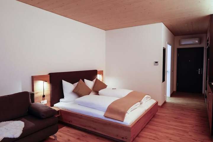 Room 21 of 38