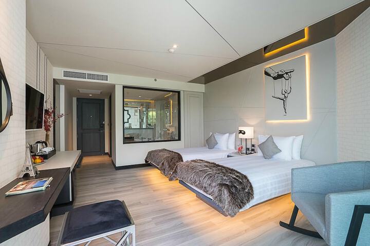 Room 13 of 92
