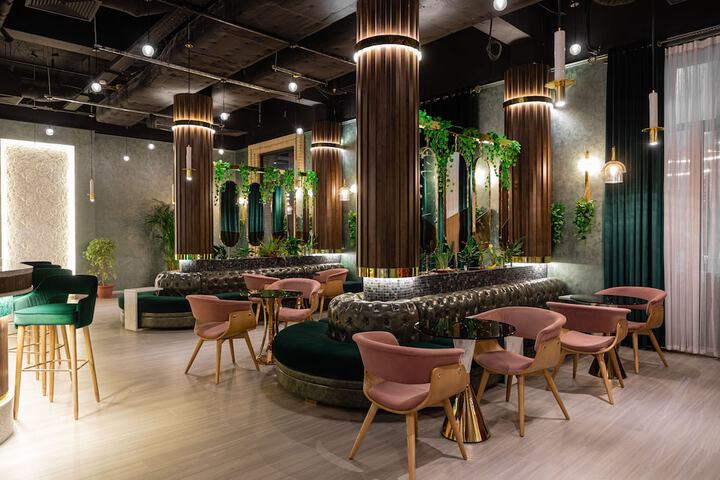 Entrance & Lobby