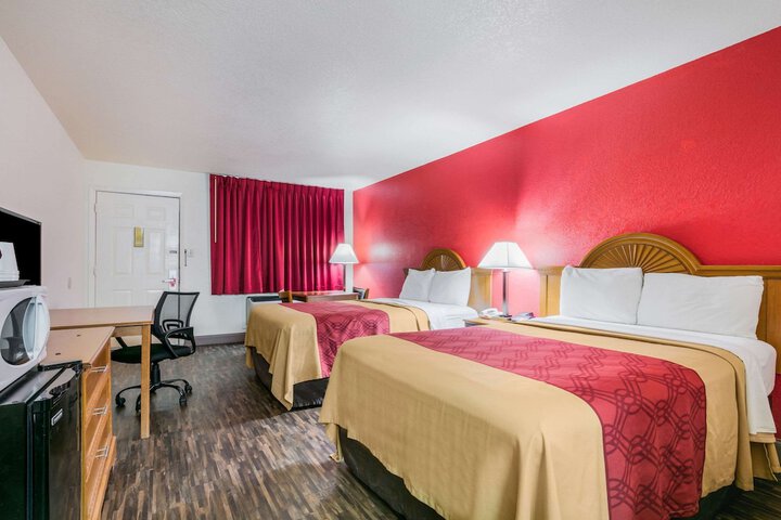 2 Double Beds (2 of 11)