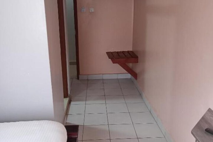 Room 5 of 10