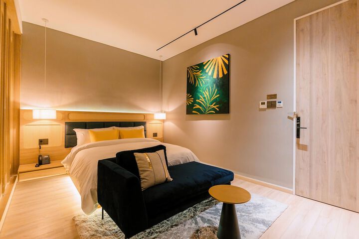 Room 27 of 74