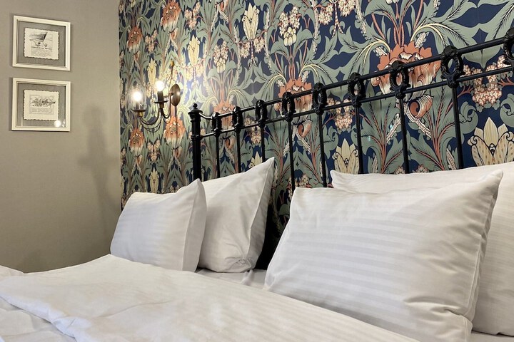 Room 28 of 74