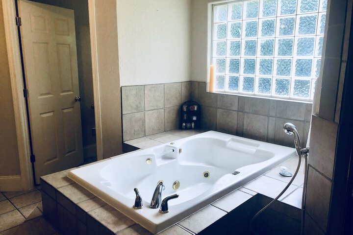 Hot Tub 13 of 16