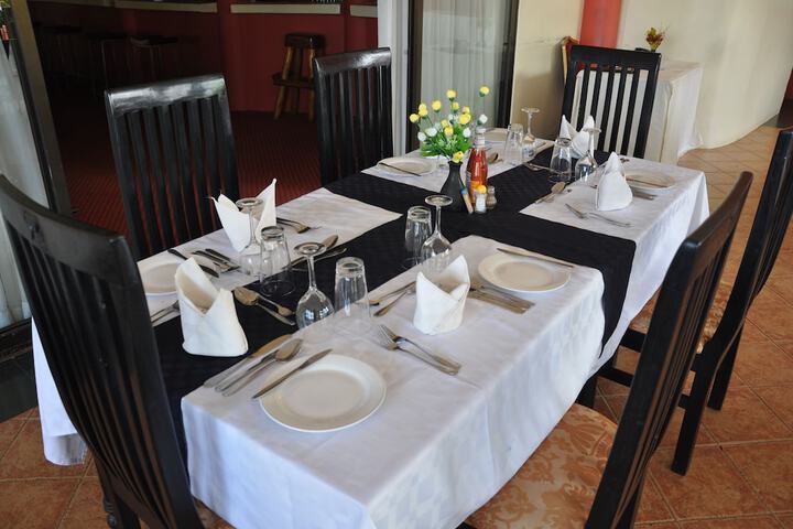 Dining 9 of 23