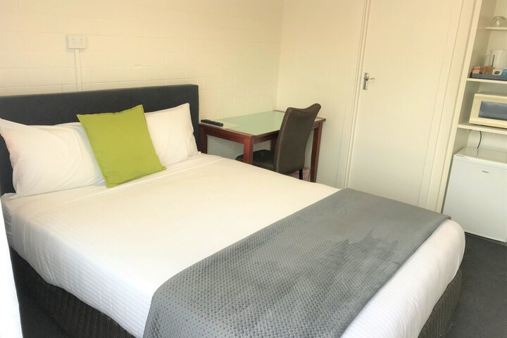 Room 7 of 65