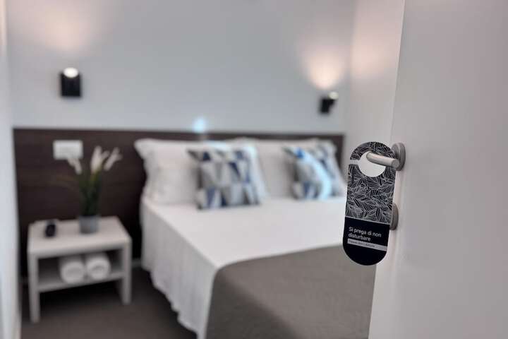 Room 8 of 37