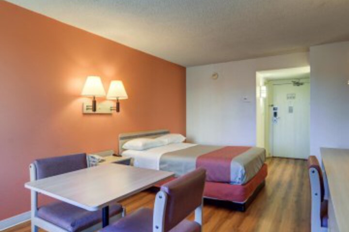 Room 14 of 33