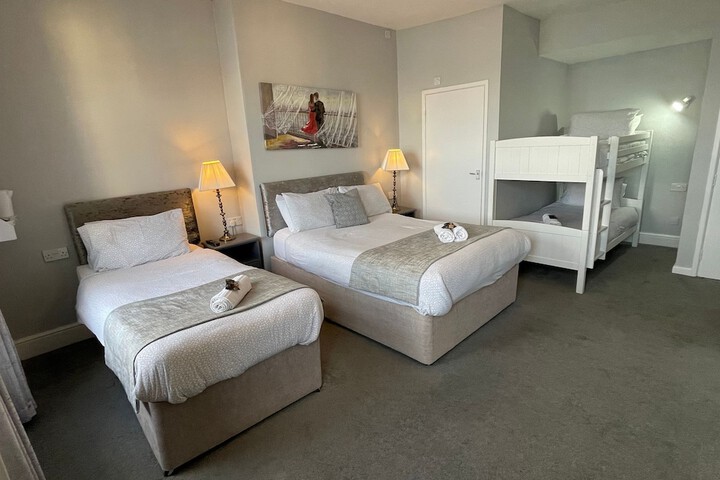 Room 18 of 125