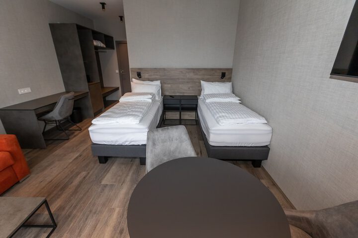 Room 10 of 21