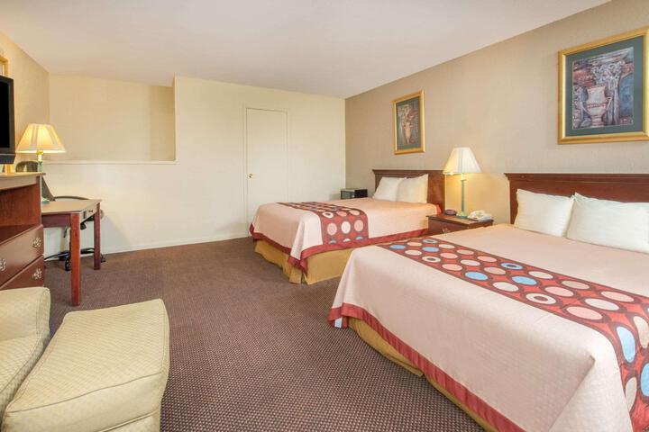 2 Double Beds (10 of 13)