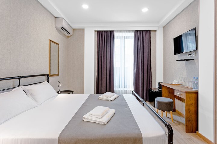 Room 33 of 68