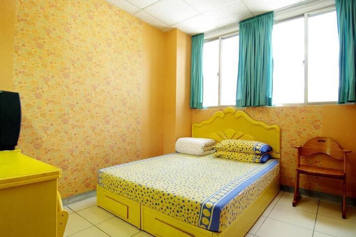 Room 4 of 13