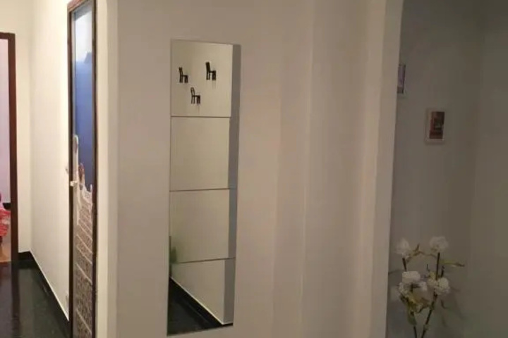 Room 10 of 12