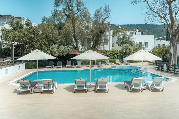 Pool 109 of 184