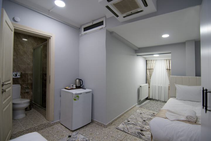 Room 62 of 83