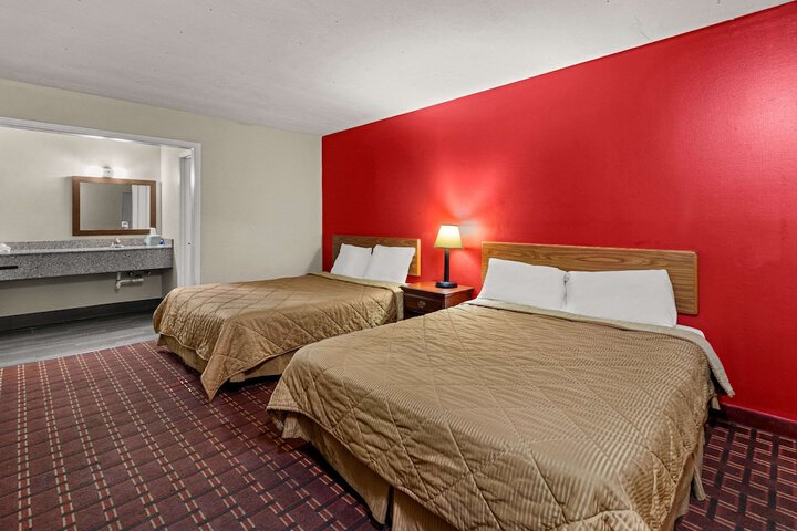 2 Double Beds (8 of 8)