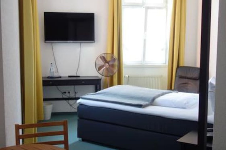 Room 8 of 41