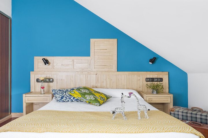 Room 10 of 99