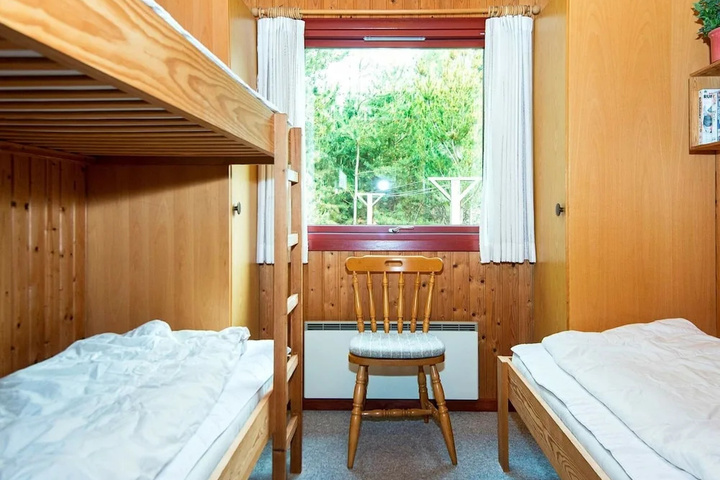 Room 4 of 15