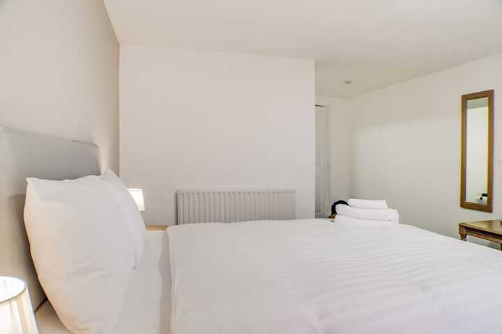 Room 12 of 25