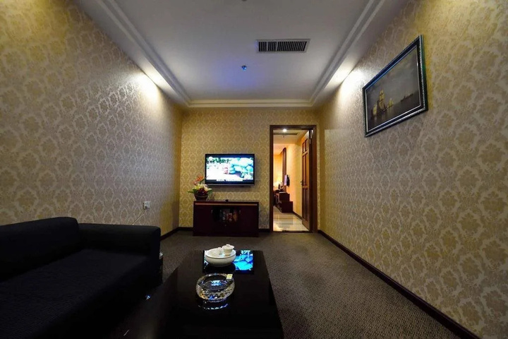 Room 3 of 7