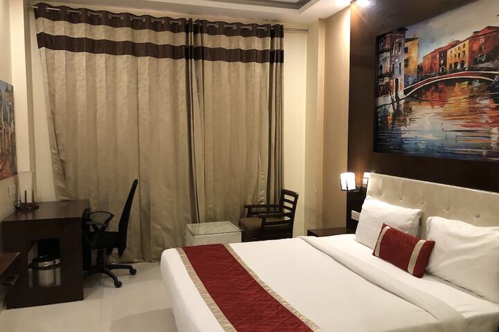 Room 11 of 42