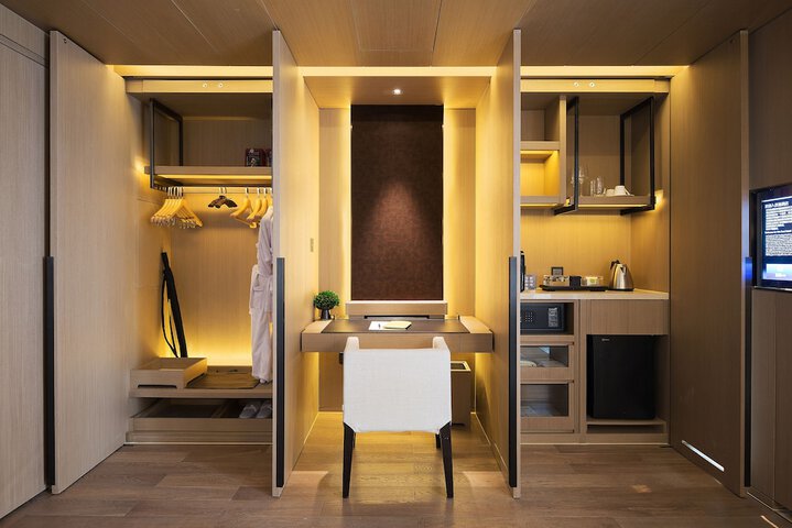 Room 16 of 61