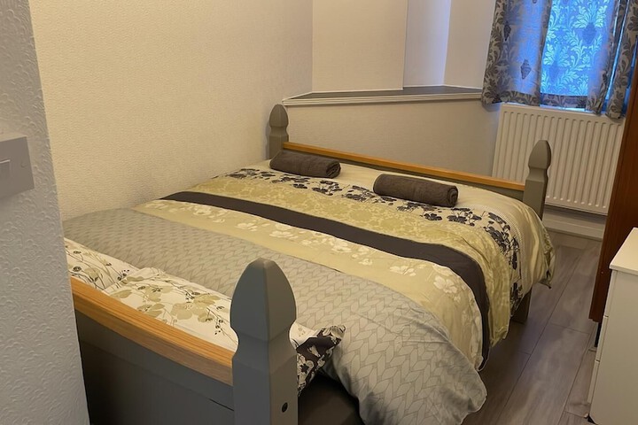 Room 4 of 18