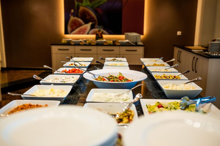 Dining 38 of 48