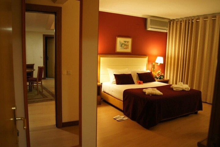Room 16 of 50