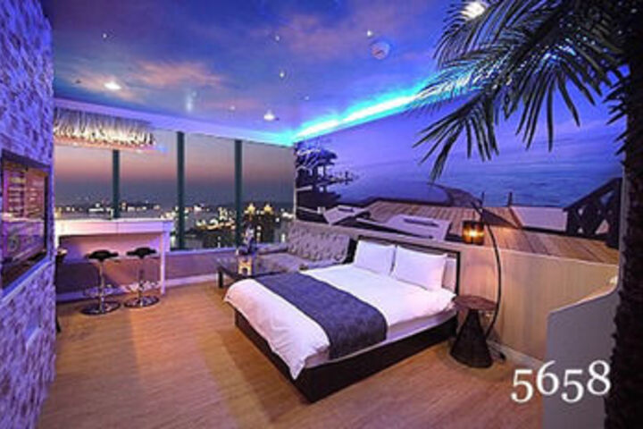Room 10 of 24