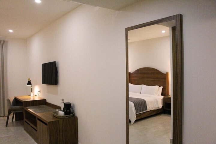 Room 28 of 67