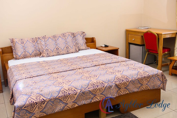 Room 34 of 40