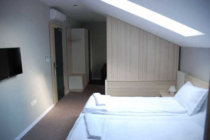 Room 11 of 39