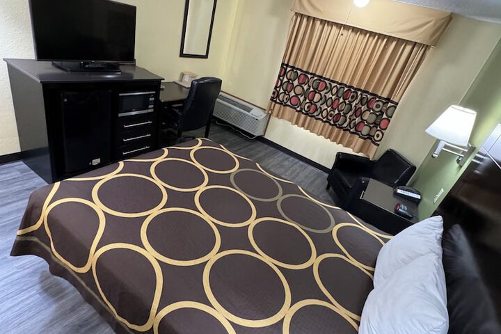 Room 5 of 18