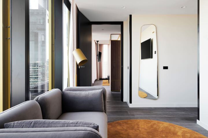 Room 33 of 64